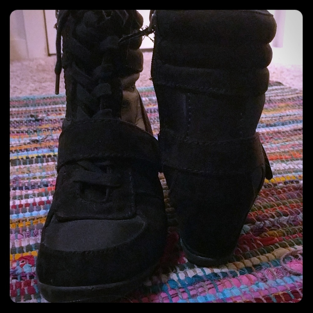 Vera Wang Lace up high heel sneakers